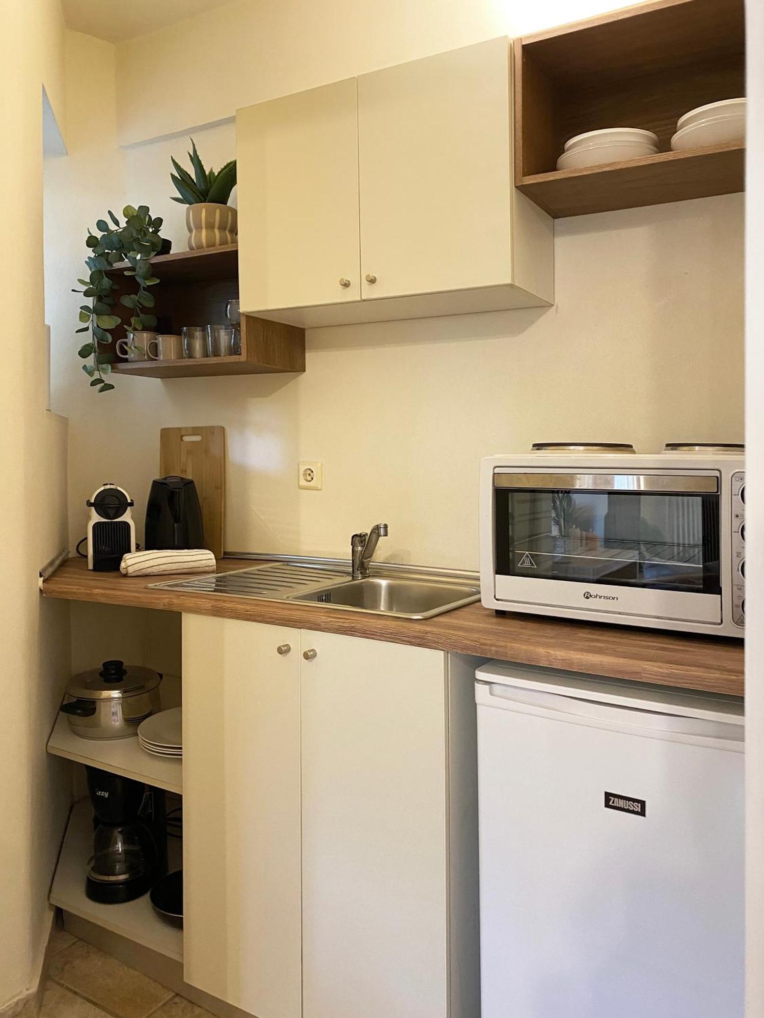 Calm Cove One-bedroom Glyfada Apartment *