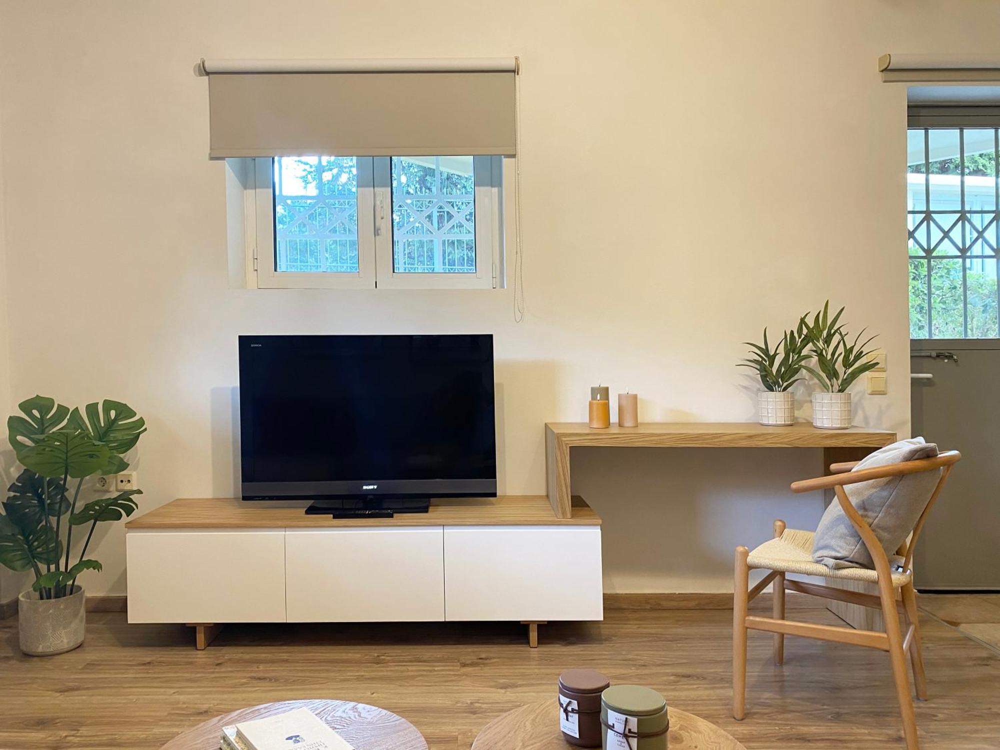 Calm Cove One-bedroom Glyfada Apartment *